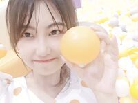 偷翻女同学手机相册里的所有自拍